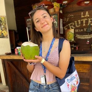 Meet your Posher, Brooke